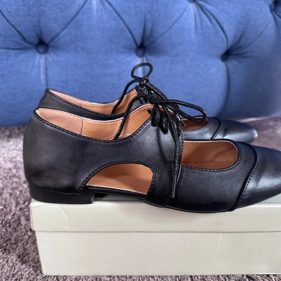 Black Ballet flat with cutouts. - Picture 3 of 5